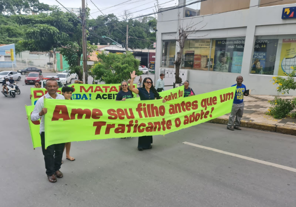 Ceifeiros comemoram 40 anos com passeata no centro de Cuiab