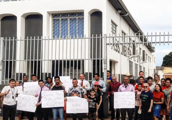 2 Etapa realiza carreata evangelstica no bairro Pedra 90