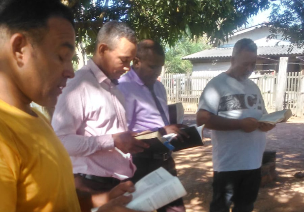 Ev. Benigno Evangelizando em, Nova Esperana Santa Terezinha