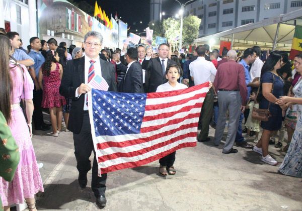 Apresenta��o da Tenda dos USA